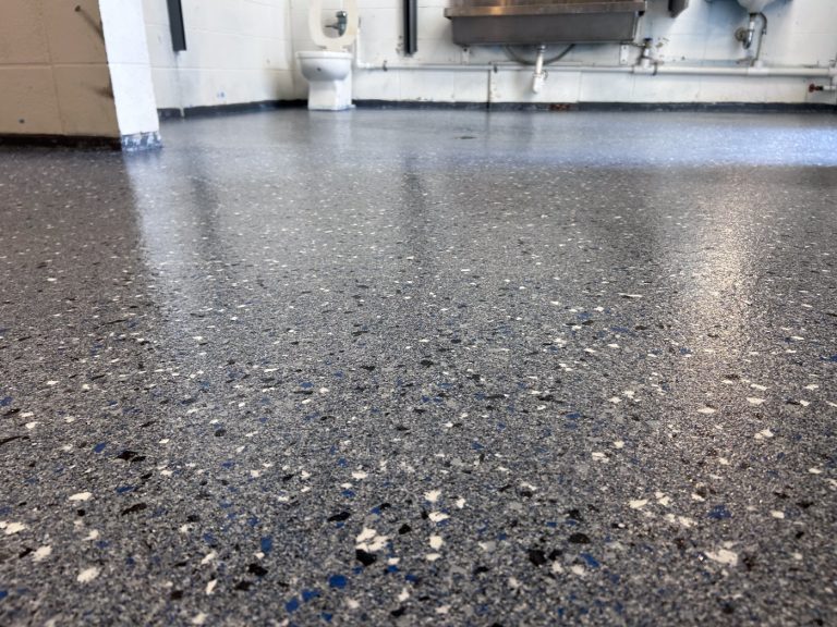 Flake-chip-polyuria-polyaspartic-epoxy-garage-floors-79